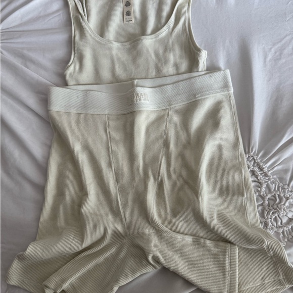 SKIMS Cream Ribbed Bra - Picture 4 of 5